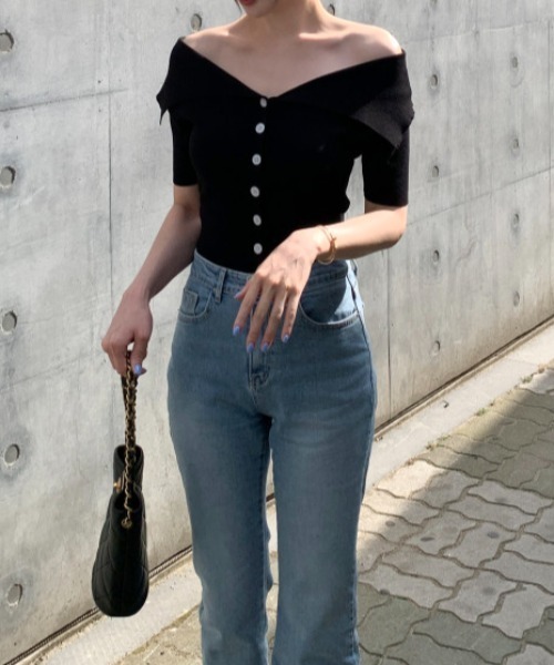 FAVORITO（ファヴォリート）の「オフショルダーシングルブレスト半袖ニットトップス（その他トップス・レディース・イエロー/ホワイト/ブラック/ブルー・F）」の15枚目の写真