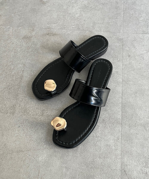 DouDou（ドゥドゥ）の「メタルモチーフトングサンダル（サンダル・レディース・シルバー/ブラック・SMALL/MEDIUM/LARGE）」の5枚目の写真