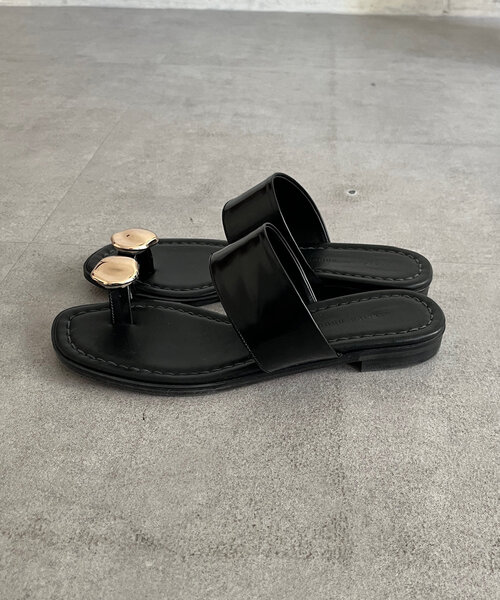 DouDou（ドゥドゥ）の「メタルモチーフトングサンダル（サンダル・レディース・シルバー/ブラック・SMALL/MEDIUM/LARGE）」の6枚目の写真