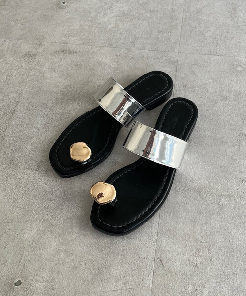 DouDou（ドゥドゥ）の「メタルモチーフトングサンダル（サンダル・レディース・シルバー/ブラック・SMALL/MEDIUM/LARGE）」の11枚目の写真