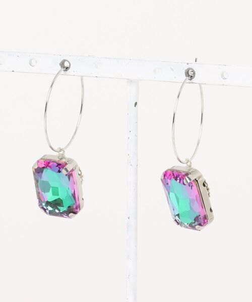 VIBGYOR(ヴィブジョー)の「【MUURABBTI】スクエアビジューのファシネーションピアス(MA)(ピアス(両耳用)・レディース・ライトグリーン/パープル/ブルー/ピンク/グリーン・FREE)」の2枚目の写真
