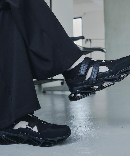 tk.TAKEO KIKUCHI（ティーケータケオキクチ）の「アクションソールスニーカーサンダル（サンダル・メンズ・ブラック/グレー・55/65/75）」の2枚目の写真