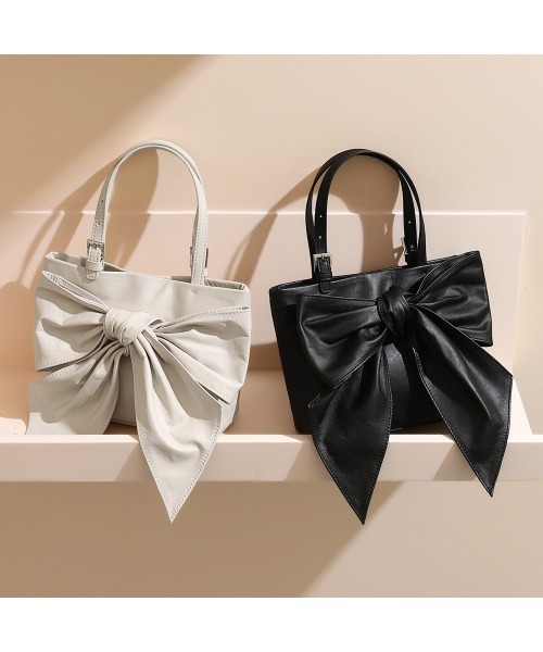 NiiNa（ニーナ）の「【 NiiNa / ニーナ 】高品質牛革 ビッグリボン ハンドバッグ（ハンドバッグ・レディース・ホワイト/ブラック・FREE）」の9枚目の写真