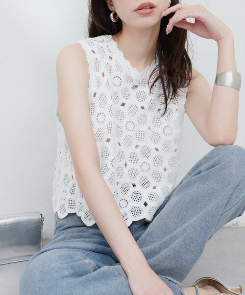 natural couture(ナチュラルクチュール)の「かぎ針ニットトップス(ニット/セーター・レディース・ベージュ/オフホワイト・FREE)」の1枚目の写真