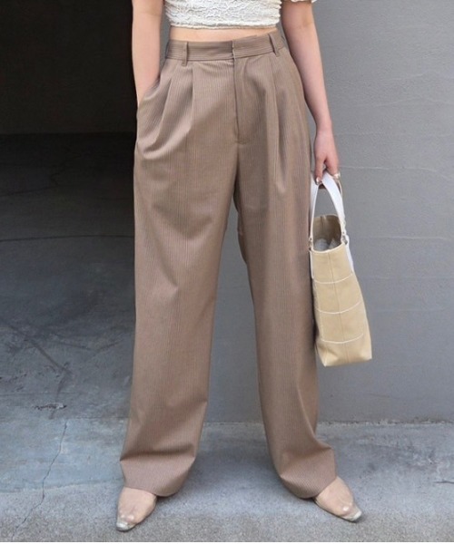 Ameri(アメリ)の「MEDI BACK CUT OUT PANTS(その他パンツ・レディース・ブラック/ベージュ・SMALL/MEDIUM)」の2枚目の写真
