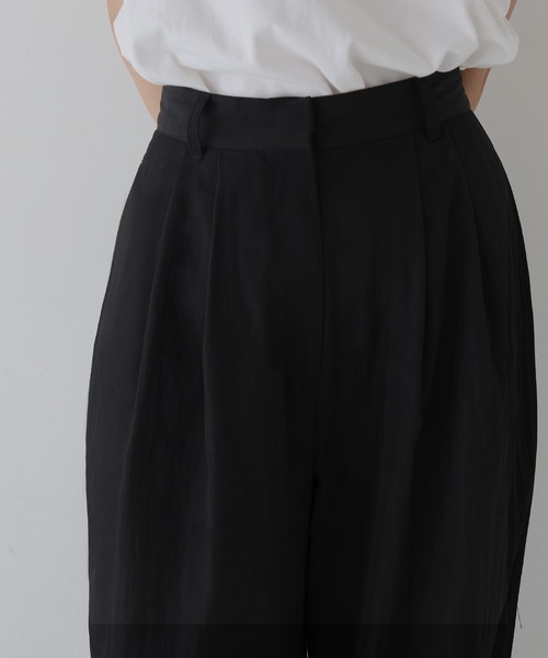 hellam(へラム)の「リネンライク ロールアップタックパンツ(その他パンツ・レディース・アイボリー/ブラック/グレイッシュベージュ・FREE)」の20枚目の写真