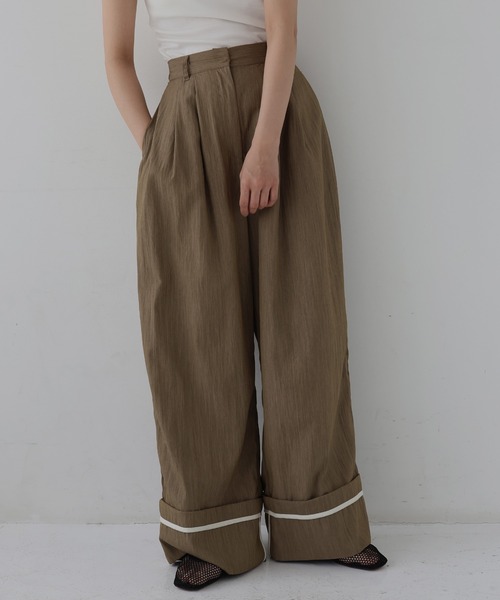 hellam(へラム)の「リネンライク ロールアップタックパンツ(その他パンツ・レディース・アイボリー/ブラック/グレイッシュベージュ・FREE)」の6枚目の写真