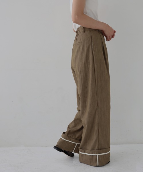 hellam(へラム)の「リネンライク ロールアップタックパンツ(その他パンツ・レディース・アイボリー/ブラック/グレイッシュベージュ・FREE)」の8枚目の写真