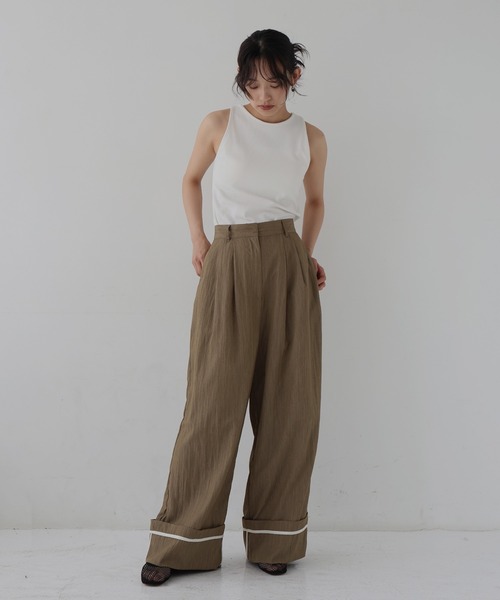 hellam(へラム)の「リネンライク ロールアップタックパンツ(その他パンツ・レディース・アイボリー/ブラック/グレイッシュベージュ・FREE)」の9枚目の写真