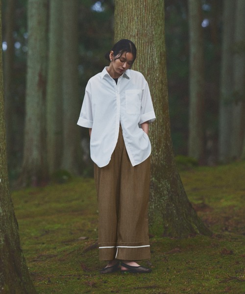 hellam(へラム)の「リネンライク ロールアップタックパンツ(その他パンツ・レディース・アイボリー/ブラック/グレイッシュベージュ・FREE)」の4枚目の写真