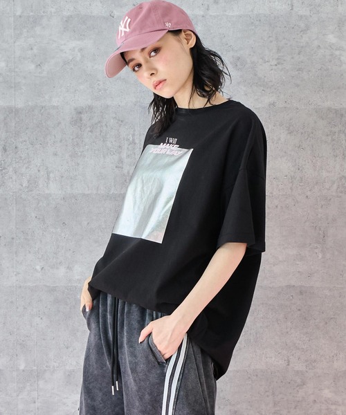 ANAP(アナップ)の「メタリック箔プリント × カラーロゴ オーバーサイズ Tシャツ(Tシャツ/カットソー・レディース・ブラック/ホワイト・FREE)」の17枚目の写真