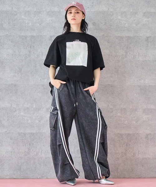 ANAP(アナップ)の「メタリック箔プリント × カラーロゴ オーバーサイズ Tシャツ(Tシャツ/カットソー・レディース・ブラック/ホワイト・FREE)」の18枚目の写真