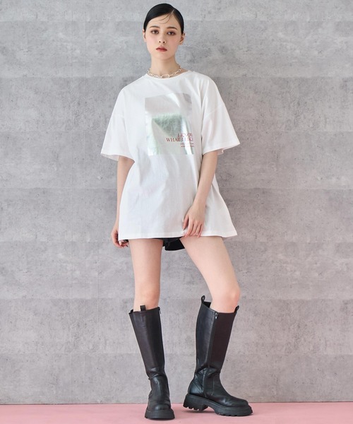 ANAP(アナップ)の「メタリック箔プリント × カラーロゴ オーバーサイズ Tシャツ(Tシャツ/カットソー・レディース・ブラック/ホワイト・FREE)」の12枚目の写真