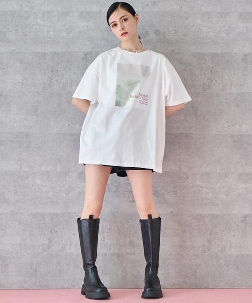 ANAP(アナップ)の「メタリック箔プリント × カラーロゴ オーバーサイズ Tシャツ(Tシャツ/カットソー・レディース・ブラック/ホワイト・FREE)」の13枚目の写真
