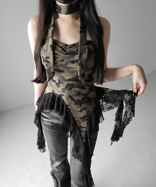 me+em select(ミームセレクト)の「※※【 2color 】チョーカーロングタイ付き ヴィンテージカモフラレースフリルベアトップス / ( choker long tie SET ) vintage camouflage lace frill bare tops(その他トップス・レディース・グレー/カーキ・FREE)」の8枚目の写真