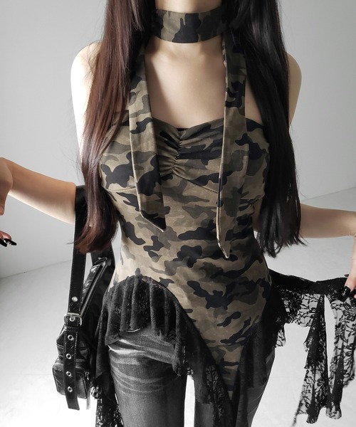 me+em select(ミームセレクト)の「※※【 2color 】チョーカーロングタイ付き ヴィンテージカモフラレースフリルベアトップス / ( choker long tie SET ) vintage camouflage lace frill bare tops(その他トップス・レディース・グレー/カーキ・FREE)」の5枚目の写真