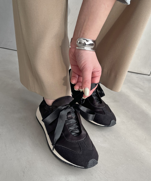 LE TALON(ルタロン)の「《追加》L 2WAYリボンスニーカー(スニーカー・レディース・ブラウン/ブラック・22cm/22.5cm/23cm/23.5cm/24cm/24.5cm/25cm)」の3枚目の写真