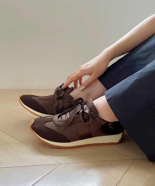 LE TALON(ルタロン)の「《追加》L 2WAYリボンスニーカー(スニーカー・レディース・ブラウン/ブラック・22cm/22.5cm/23cm/23.5cm/24cm/24.5cm/25cm)」の13枚目の写真