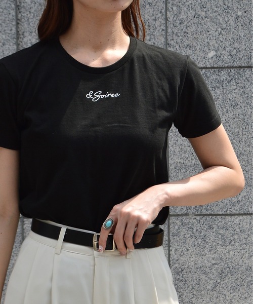 &soiree(アンドソワレ)の「【&soiree】&soiree刺繍Tシャツ(Tシャツ/カットソー・レディース・ブラック/ホワイト・MEDIUM/LARGE)」の2枚目の写真