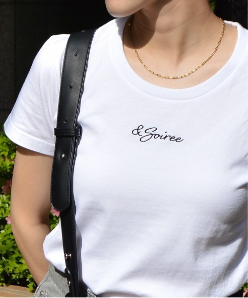 &soiree(アンドソワレ)の「【&soiree】&soiree刺繍Tシャツ(Tシャツ/カットソー・レディース・ブラック/ホワイト・MEDIUM/LARGE)」の3枚目の写真