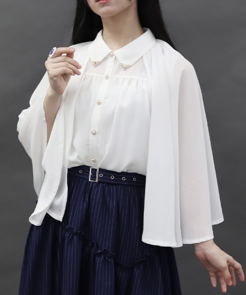 axes femme POETIQUE(アクシーズファムポエティック)の「ケープデザインブラウス(シャツ/ブラウス・レディース・ブルーグリーン/ブラック/ホワイト・MEDIUM)」の1枚目の写真