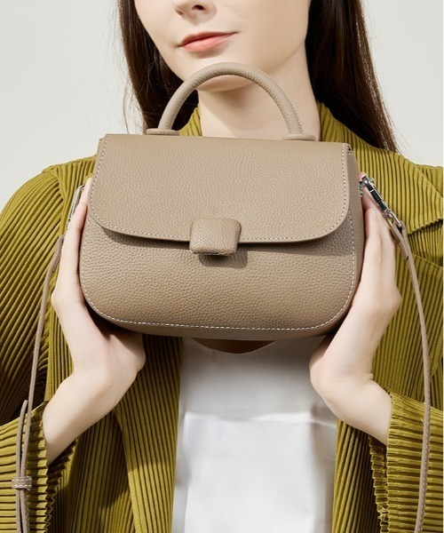 NiiNa(ニーナ)の「【 NiiNa / ニーナ 】高品質牛革2wayラウンドフォルムミニハンドバッグ(ハンドバッグ・レディース・ブラック/ホワイト/グレイッシュベージュ・FREE)」の4枚目の写真