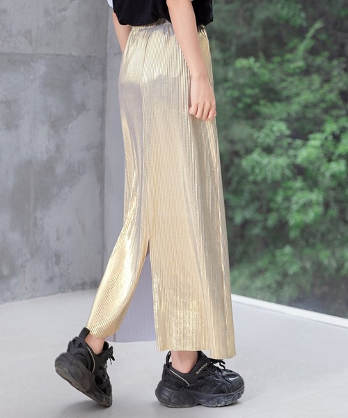 DAY CLOSET(デイ クローゼット)の「レディース 艶感で女度アガる。煌めきメタリックシャイニープリーツロングスカート(スカート・レディース・シルバー/ブラック/ゴールド・L/M)」の15枚目の写真