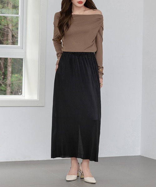 DAY CLOSET(デイ クローゼット)の「レディース 艶感で女度アガる。煌めきメタリックシャイニープリーツロングスカート(スカート・レディース・シルバー/ブラック/ゴールド・L/M)」の20枚目の写真