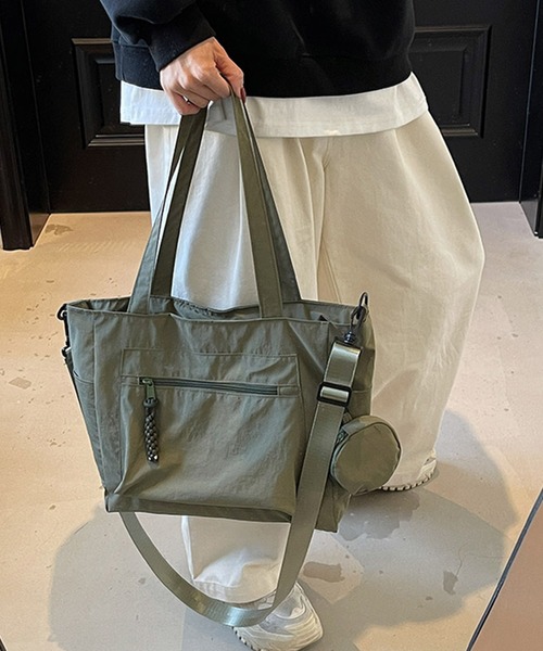 Lace Ladies（レースレディース）の「ソリッドカラー ミニポーチ付き 多ポケット ビッグ ショルダーバッグ（トートバッグ・レディース・ブルー/ブラック/グレイッシュベージュ/グリーン/ピンク・FREE）」の3枚目の写真