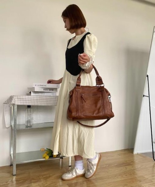 Mejoul（メジュール）の「フェイクレザーレトロ BIG ボストンバッグ（ボストンバッグ・レディース・ブラウン/ブラック/キャメル・F）」の5枚目の写真