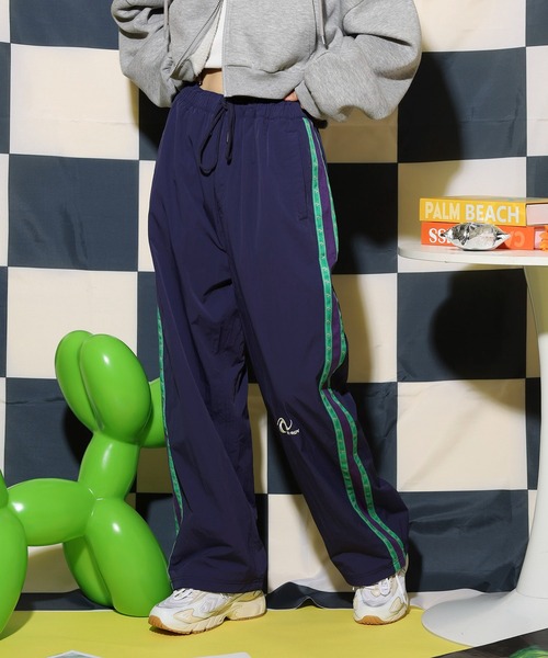 NERDY(ノルディ)の「ピンホイールラインウーブンパンツ(スウェットパンツ・レディース・ブラック/ブルー/グレー・M/S/L)」の1枚目の写真