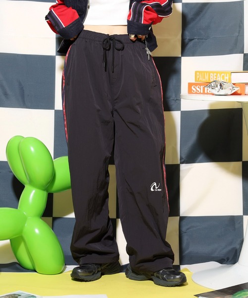 NERDY(ノルディ)の「ピンホイールラインウーブンパンツ(スウェットパンツ・レディース・ブラック/ブルー/グレー・M/S/L)」の2枚目の写真