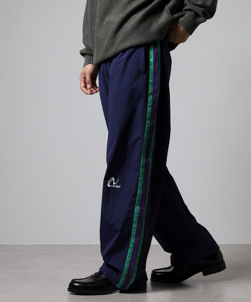 NERDY(ノルディ)の「ピンホイールラインウーブンパンツ(スウェットパンツ・レディース・ブラック/ブルー/グレー・M/S/L)」の16枚目の写真
