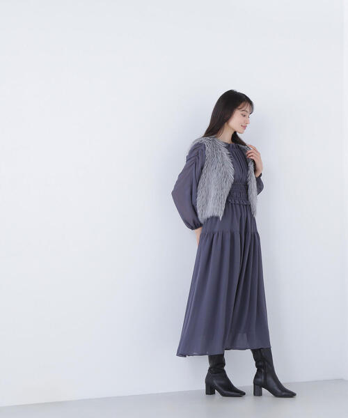 NATURAL BEAUTY BASIC(ナチュラルビューティーベーシック)の「◇【BLANC】シャーリングシアーワンピース(ワンピース・レディース・ブラック/チャコールグレー・MEDIUM/P/S)」の3枚目の写真
