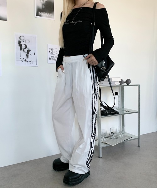 lilful(リルフル)の「サイドレースダブルラインナイロントラックパンツ(その他パンツ・レディース・ホワイト/ブラック・S/M)」の17枚目の写真
