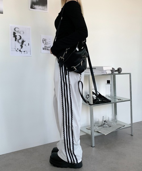 lilful(リルフル)の「サイドレースダブルラインナイロントラックパンツ(その他パンツ・レディース・ホワイト/ブラック・S/M)」の18枚目の写真