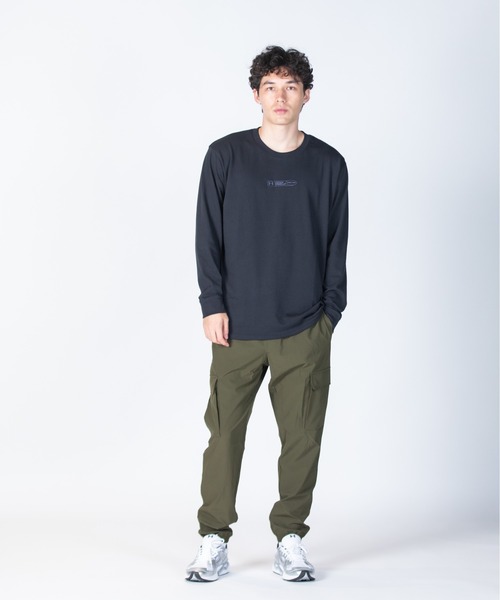 UNDER ARMOUR(アンダーアーマー)の「UAヘビーウエイト ロゴ グラフィック ロングスリーブ Tシャツ(ライフスタイル/メンズ)(Tシャツ/カットソー・メンズ・ブラック・L/XL/2XL/S/M/3XL)」の7枚目の写真
