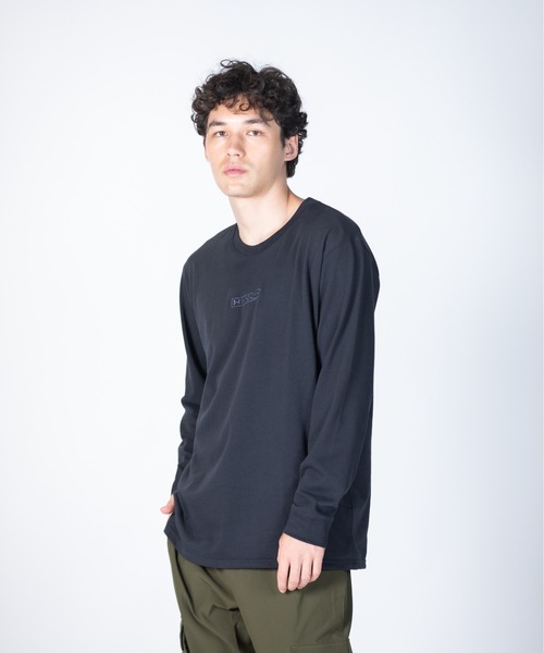 UNDER ARMOUR(アンダーアーマー)の「UAヘビーウエイト ロゴ グラフィック ロングスリーブ Tシャツ(ライフスタイル/メンズ)(Tシャツ/カットソー・メンズ・ブラック・L/XL/2XL/S/M/3XL)」の6枚目の写真