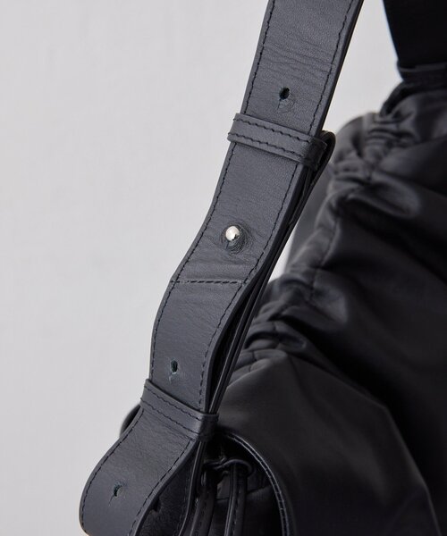 ear PAPILLONNER（イアパピヨネ）の「レザーフラップショルダーバッグ（ショルダーバッグ・レディース・ベージュ/ブラック・FREE）」の9枚目の写真