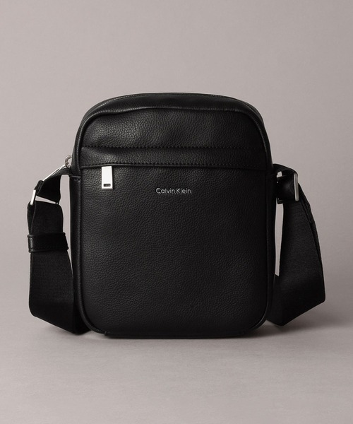 Calvin Klein(カルバン・クライン)の「レイズリ ポーターバッグ(ショルダーバッグ・メンズ・ブラック・FREE)」の4枚目の写真