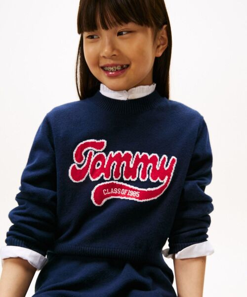 TOMMY HILFIGER(トミーヒルフィガー)の「GIRLSバーシティロングスリーブセーターワンピース(ワンピース・キッズ・ネイビー・150cm/160cm/130cm/140cm)」の2枚目の写真