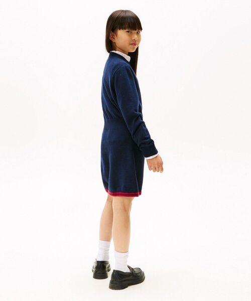 TOMMY HILFIGER(トミーヒルフィガー)の「GIRLSバーシティロングスリーブセーターワンピース(ワンピース・キッズ・ネイビー・150cm/160cm/130cm/140cm)」の4枚目の写真