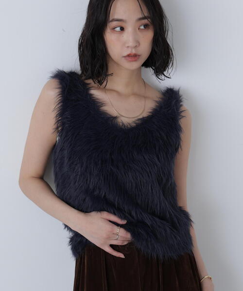 FREE'S MART(フリーズマート)の「◆〈MFM〉ロングシャギーノースリニット(ニット/セーター・レディース・ネイビー/ベージュ/ホワイト・FREE)」の1枚目の写真