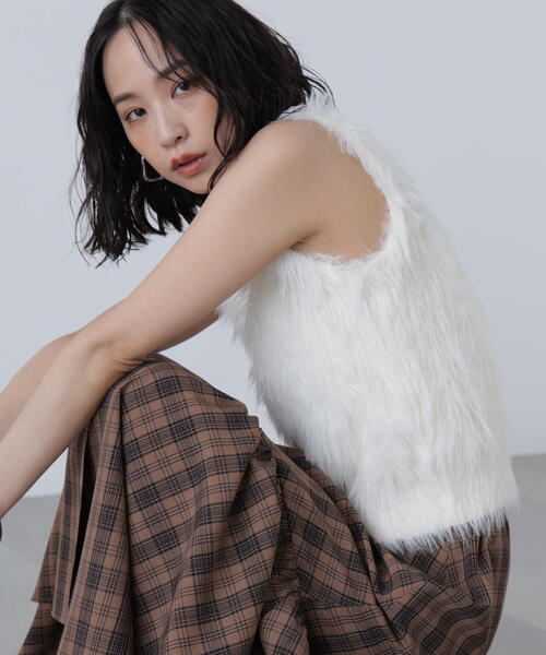FREE'S MART(フリーズマート)の「◆〈MFM〉ロングシャギーノースリニット(ニット/セーター・レディース・ネイビー/ベージュ/ホワイト・FREE)」の2枚目の写真
