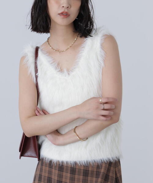 FREE'S MART(フリーズマート)の「◆〈MFM〉ロングシャギーノースリニット(ニット/セーター・レディース・ネイビー/ベージュ/ホワイト・FREE)」の7枚目の写真