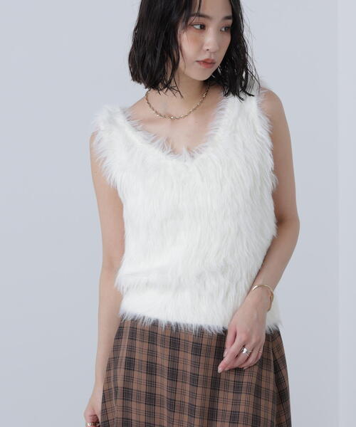 FREE'S MART(フリーズマート)の「◆〈MFM〉ロングシャギーノースリニット(ニット/セーター・レディース・ネイビー/ベージュ/ホワイト・FREE)」の9枚目の写真
