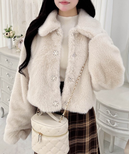 INGNI（イング）の「ビジューボタンステンカラーエコファーブルゾン（ブルゾン・レディース・ライトベージュ/ブラック/グレー系その他/アイボリー・M）」の4枚目の写真