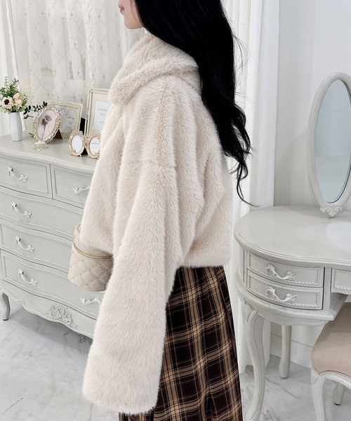 INGNI（イング）の「ビジューボタンステンカラーエコファーブルゾン（ブルゾン・レディース・ライトベージュ/ブラック/グレー系その他/アイボリー・M）」の15枚目の写真