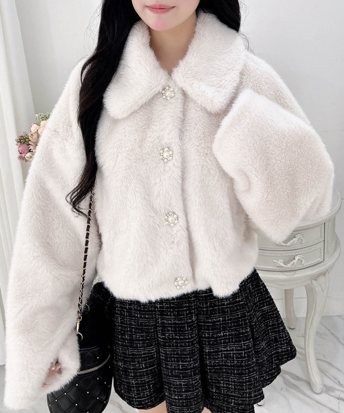 INGNI（イング）の「ビジューボタンステンカラーエコファーブルゾン（ブルゾン・レディース・ライトベージュ/ブラック/グレー系その他/アイボリー・M）」の6枚目の写真