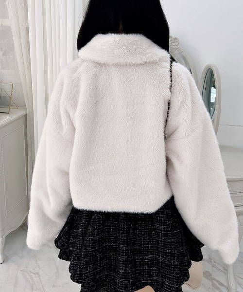 INGNI（イング）の「ビジューボタンステンカラーエコファーブルゾン（ブルゾン・レディース・ライトベージュ/ブラック/グレー系その他/アイボリー・M）」の9枚目の写真